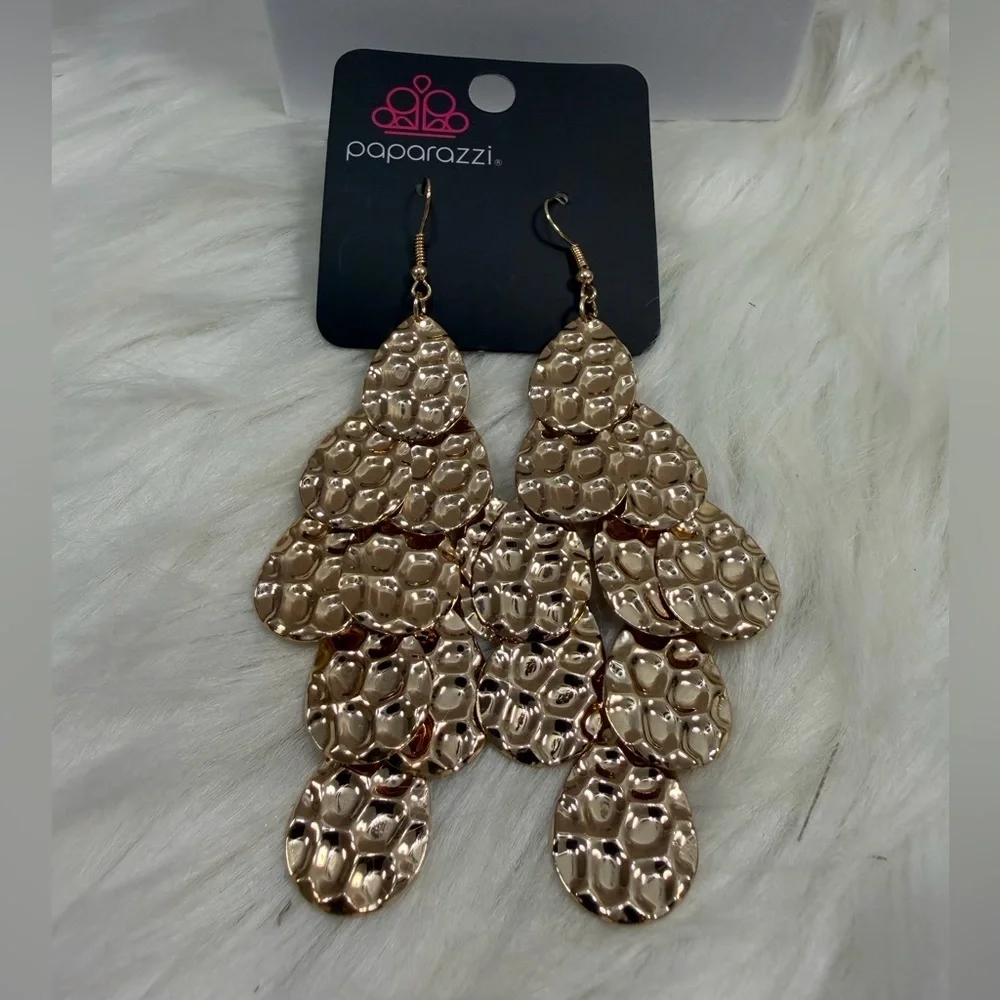 🩷5/$10🩷 paparazzi Rose Gold Hammered Cascading Teardrop Earrings